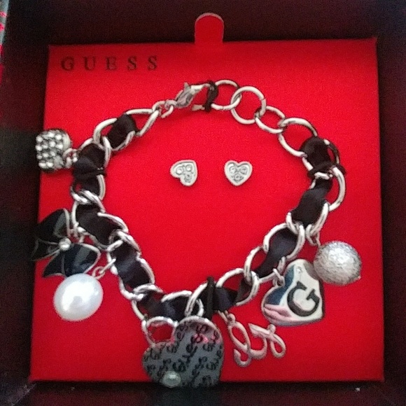 Guess charm bracelet with matching earrings - Picture 2 of 3